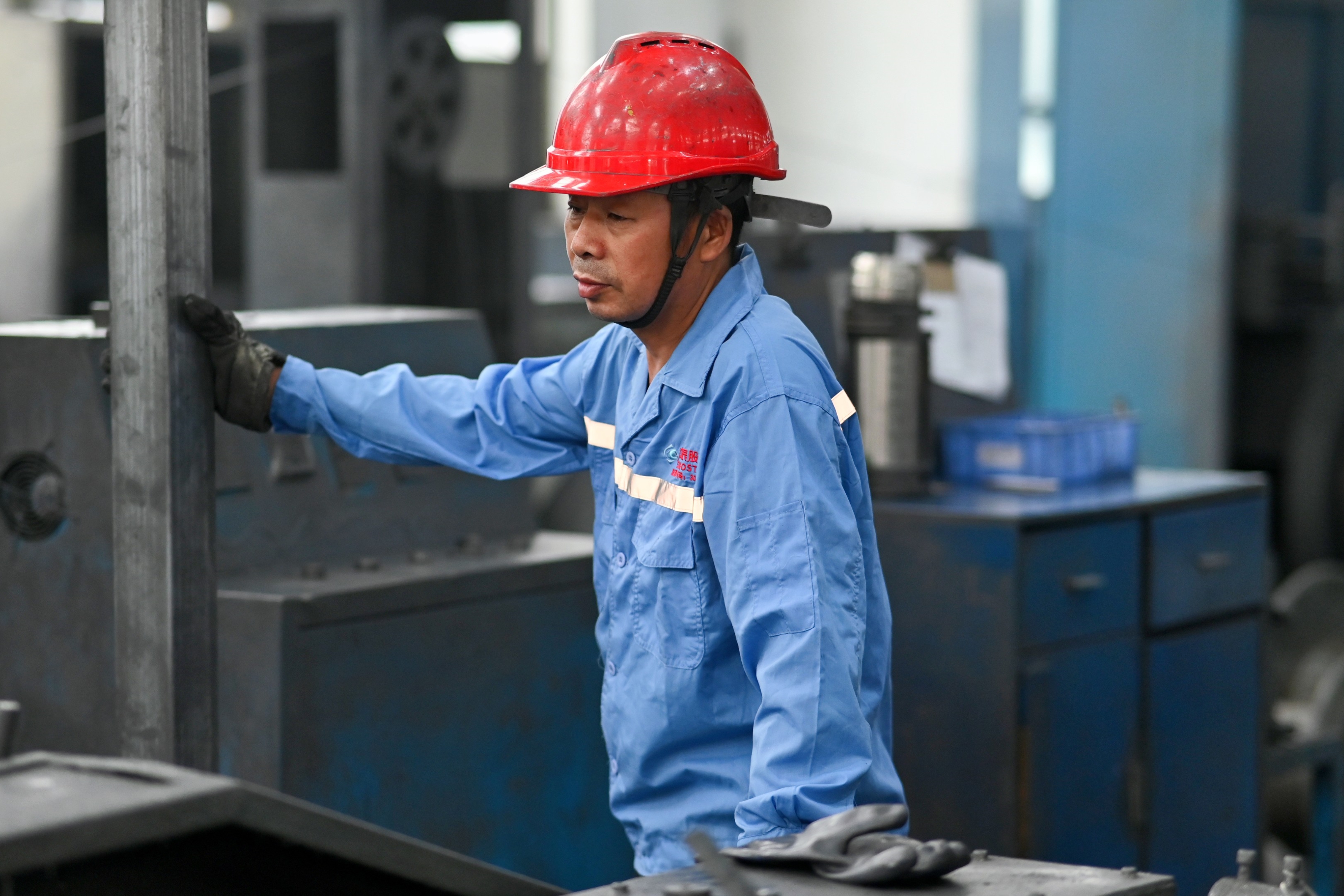 丝路匠者心：80000公里的汗水与荣光——记裸线厂拉丝机长宗云宝