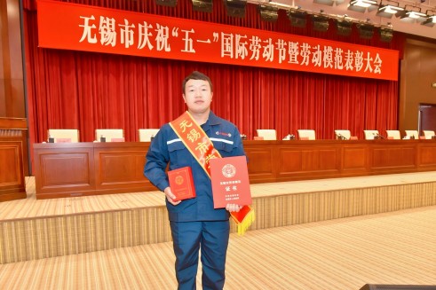 “无锡市劳动模范”胡昌平背后的故事：用责任与坚守练就叉车“铁臂”