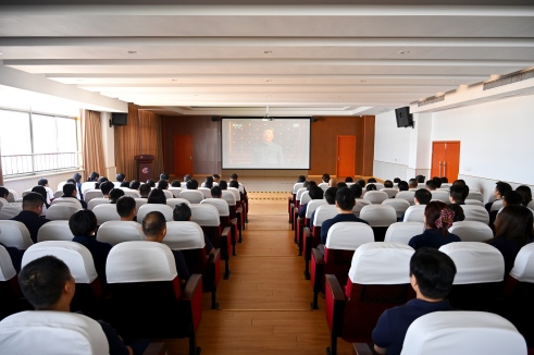 以史为鉴守初心 砥砺奋进启新程——云顶集团股份组织员工集中观看抗战胜利80周年阅兵式